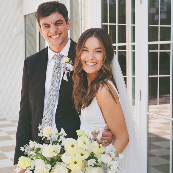 Meet your Posher, Megan - Picture 2 of 4